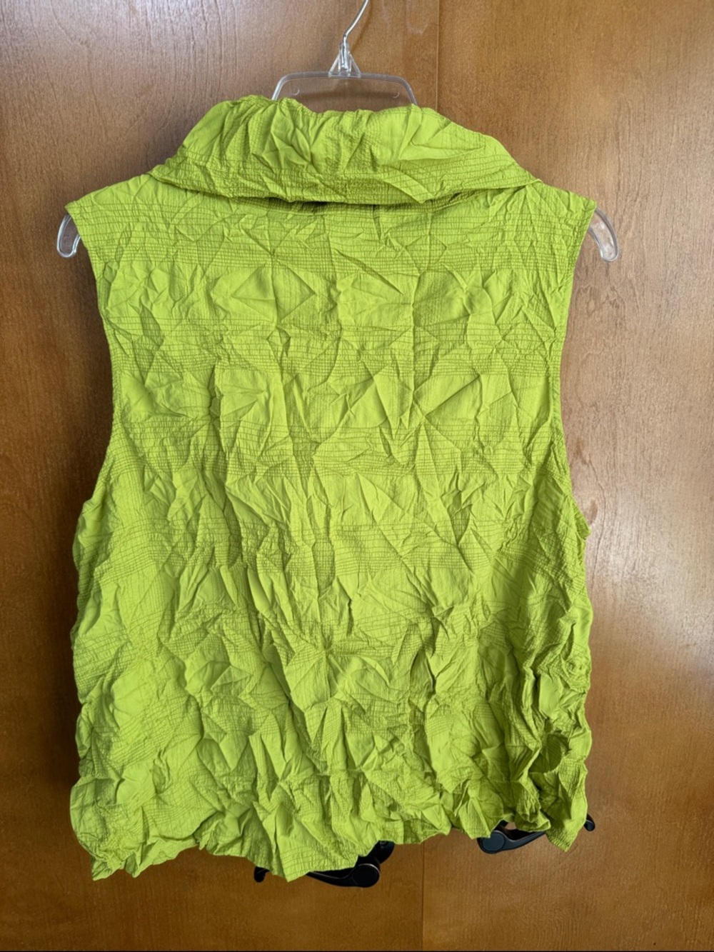 Chalet et Ceci Crinkle Sleeveless Vest in Lime Green - Picture 4 of 4
